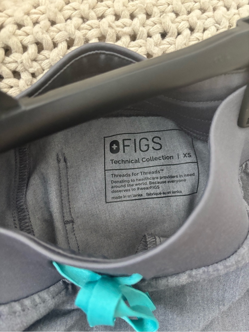 Figs Charcoal Gray V-Neck Scrub Top and Bottom Set Size XS - Picture 4 of 5